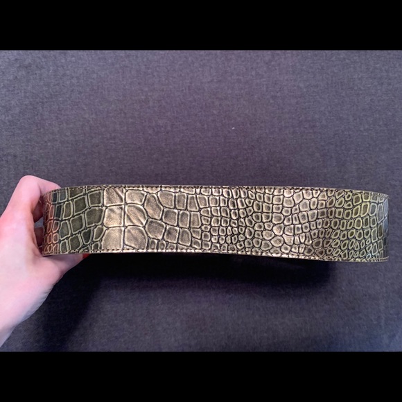 Kenneth Cole ladies gold belt- NWT - Picture 2 of 3